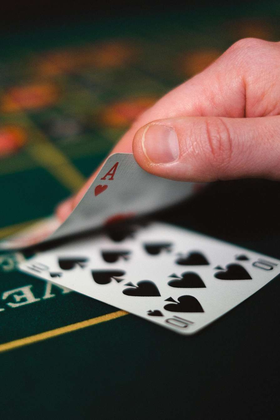 Pistolo Poker: La Guida Definitiva al Gioco di Carte Più Audace